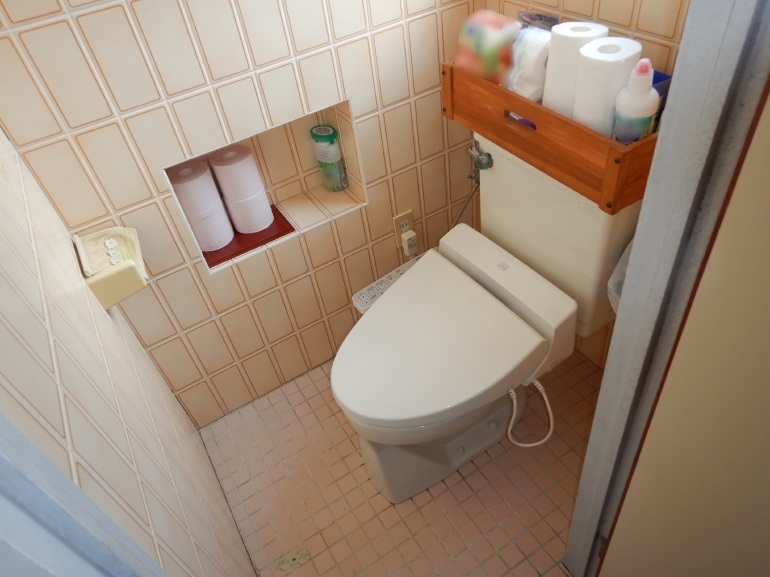 シンプルで掃除がしやすいトイレに